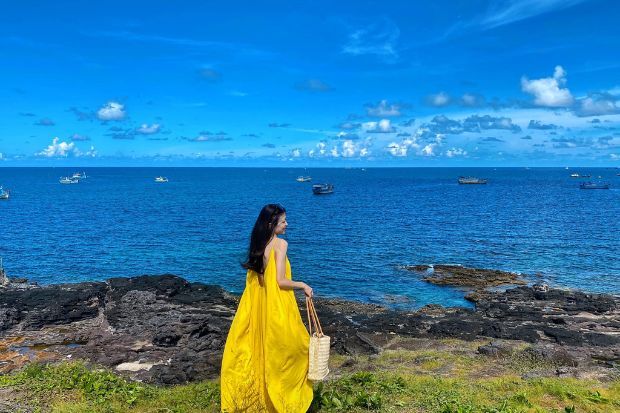 Toàn cảnh Hòn Tranh Phú Quý nhìn từ trên cao