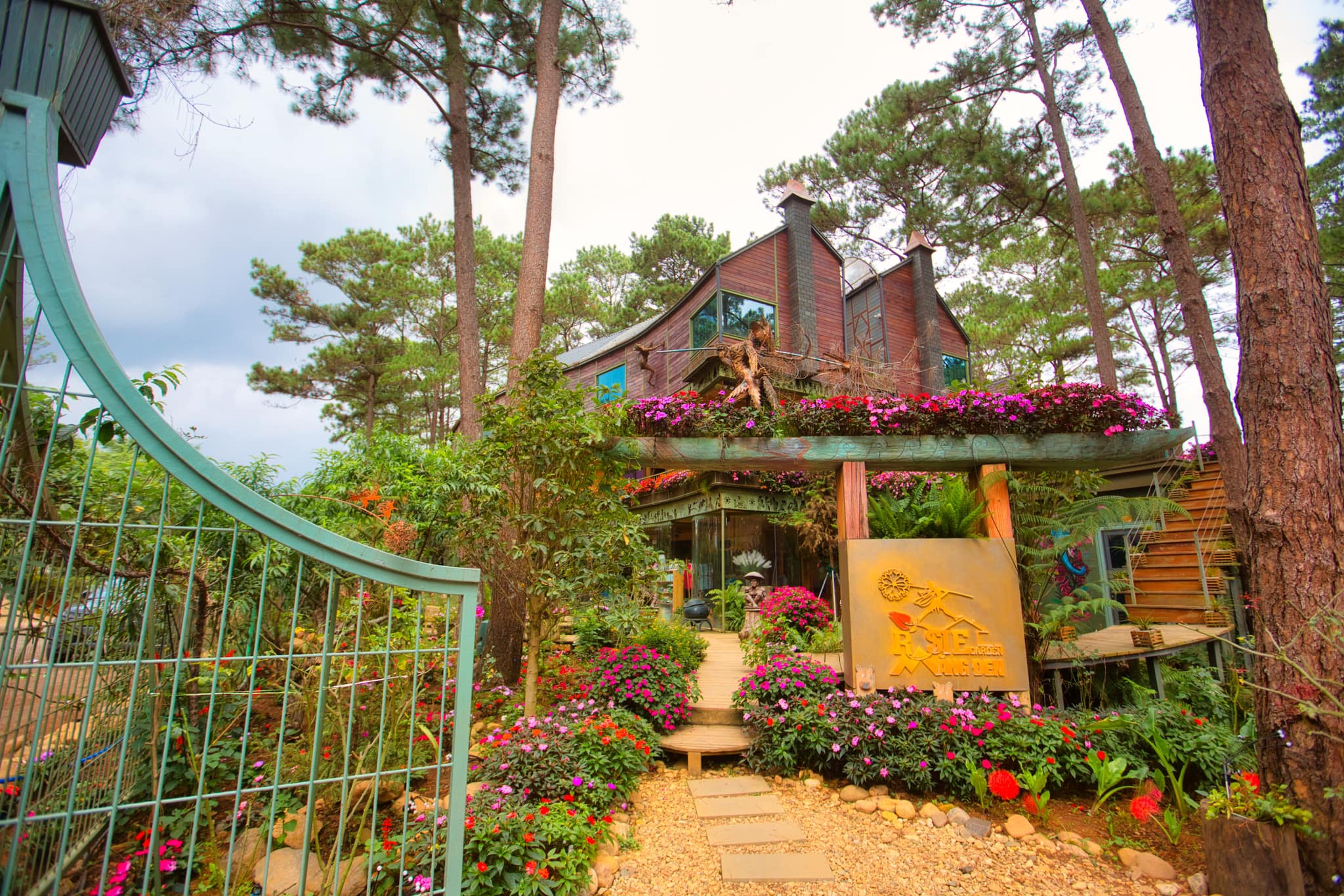Khu vườn rực rỡ tại Rosie Garden