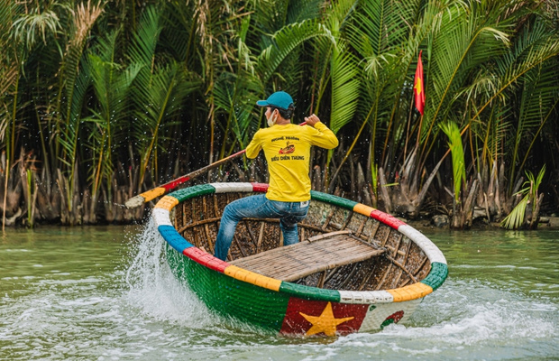 Múa thúng rừng dừa Bảy Mẫu
