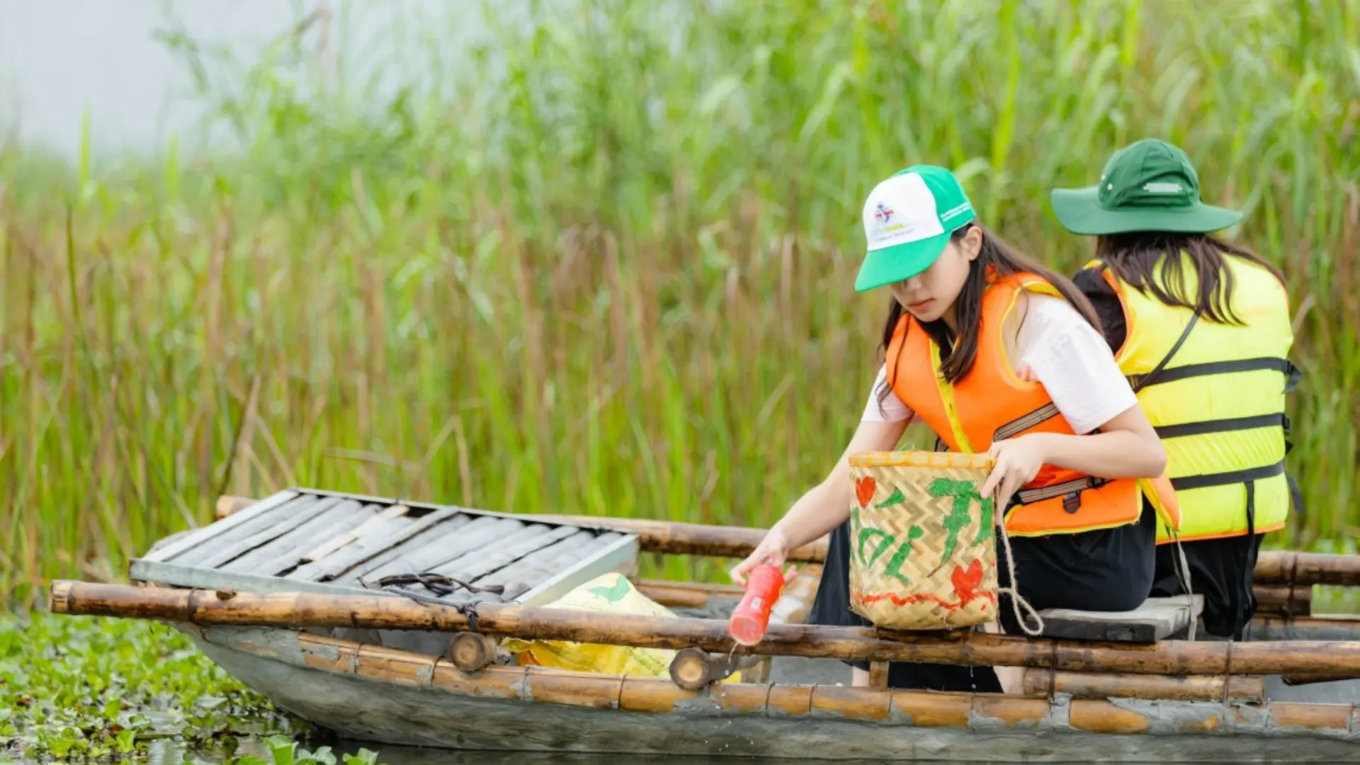 Du lịch xanh với hoạt động tình nguyện bảo vệ môi trường
