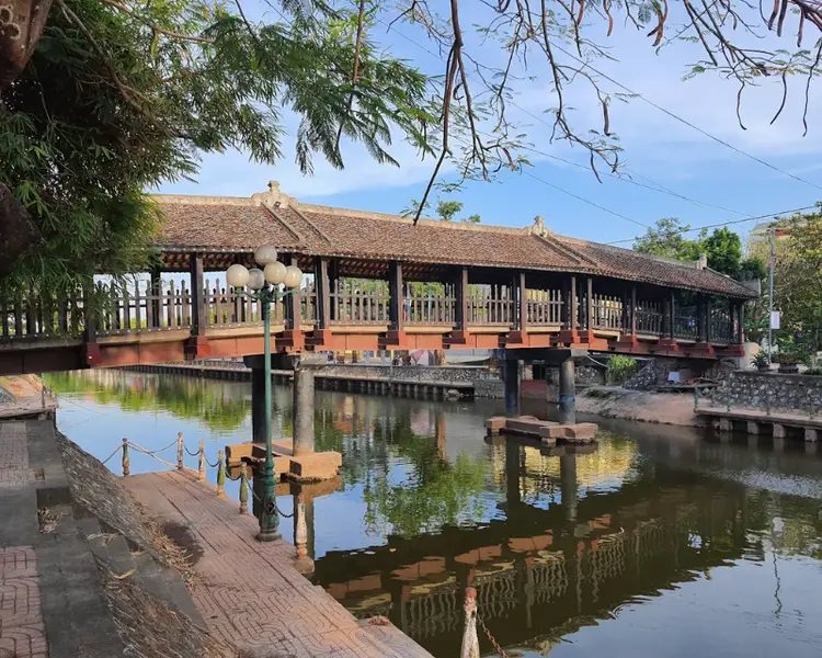 Cầu Ngói Phát Diệm