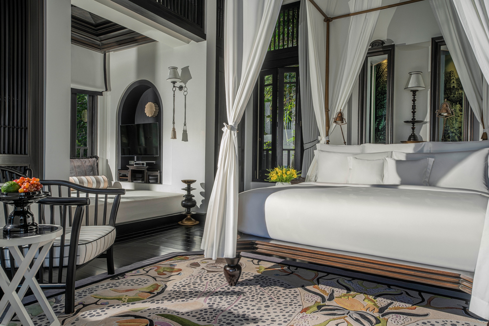 Hồ bơi vô cực tại khu nghỉ InterContinental Danang Sun Peninsula Resort