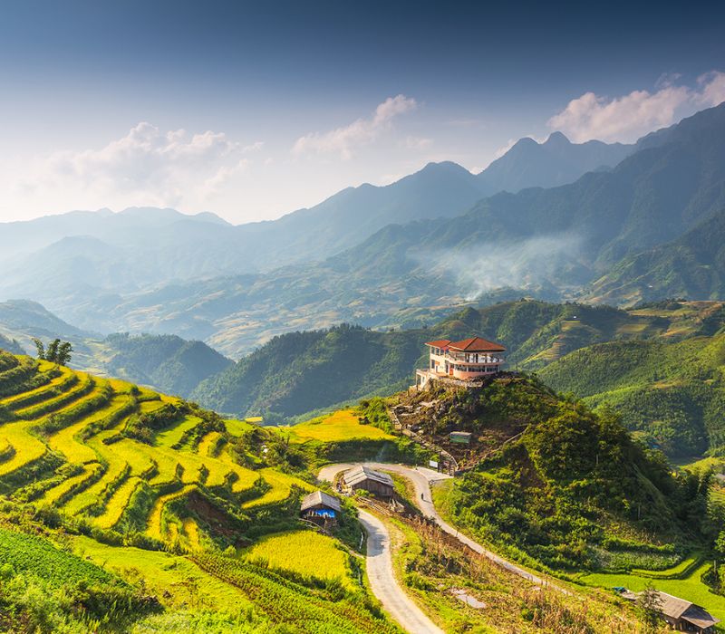 Ruộng bậc thang Sa Pa giữa núi cao Tây Bắc