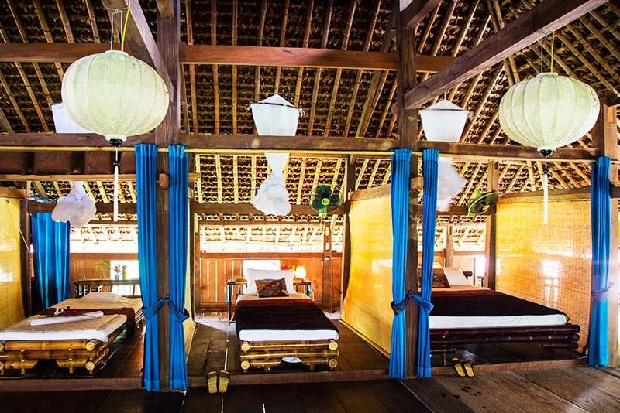 Không gian bên trong một homestay Hà Giang ấm cúng và tối giản