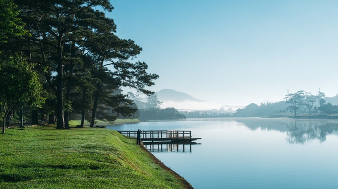 Bình minh và mây dày