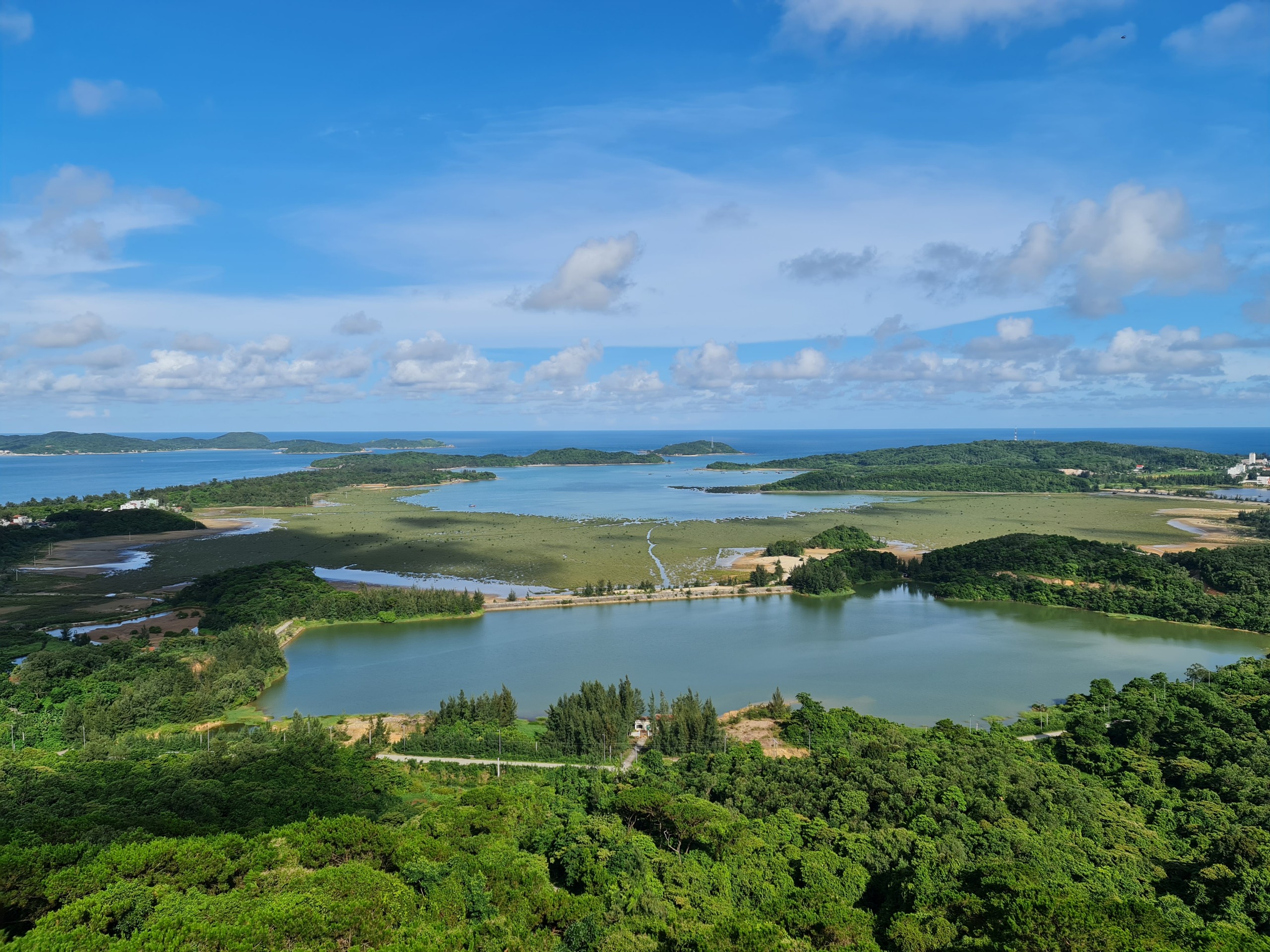 Đảo Cô Tô giữa biển xanh