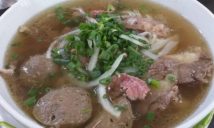 Phở hiện đại với trình bày tinh tế