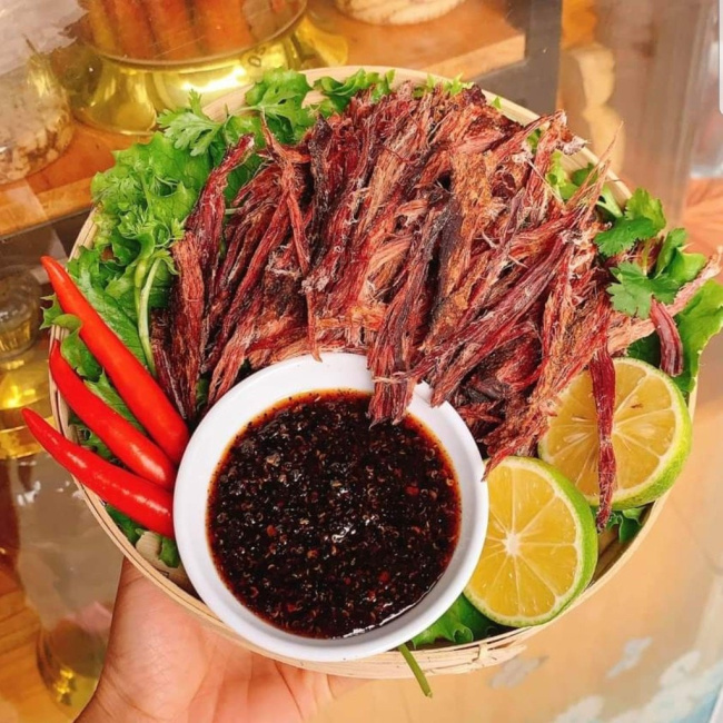 Thịt trâu gác bếp – Món mang hương khói và độ dai rất riêng