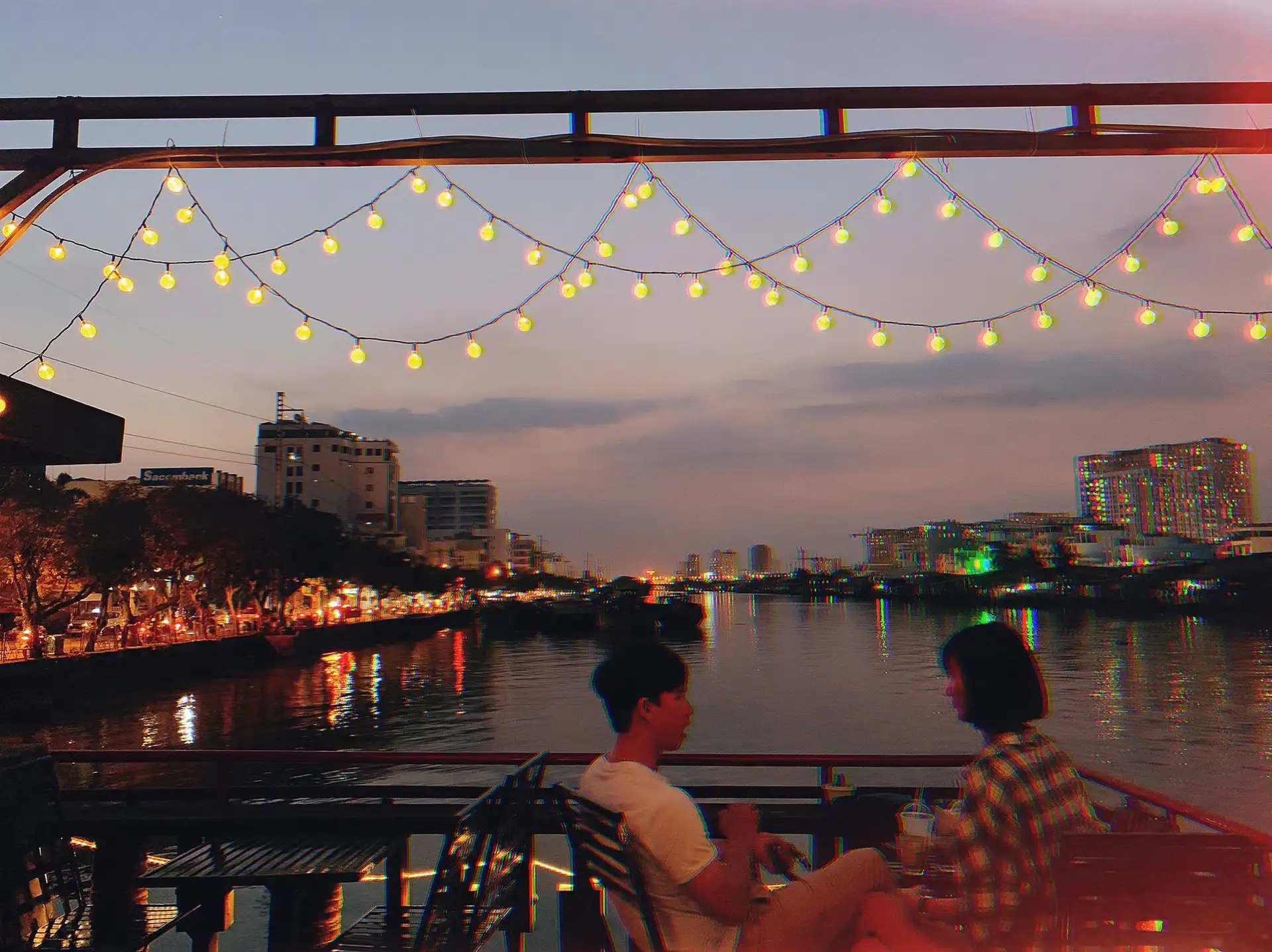 quán ăn view đẹp Đà Nẵng với cầu Róng lung linh về đêm