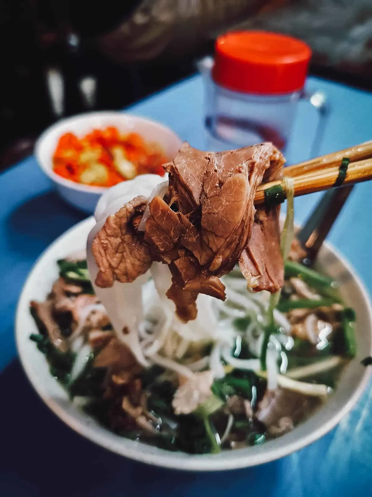 Tô phở bò nóng hổi tại Hà Nội, món ăn quốc dân của Việt Nam