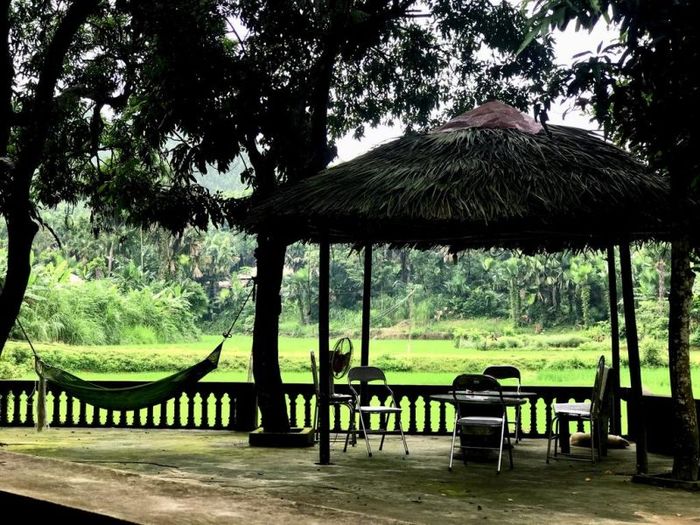Nhà sàn hồ Thác Bà