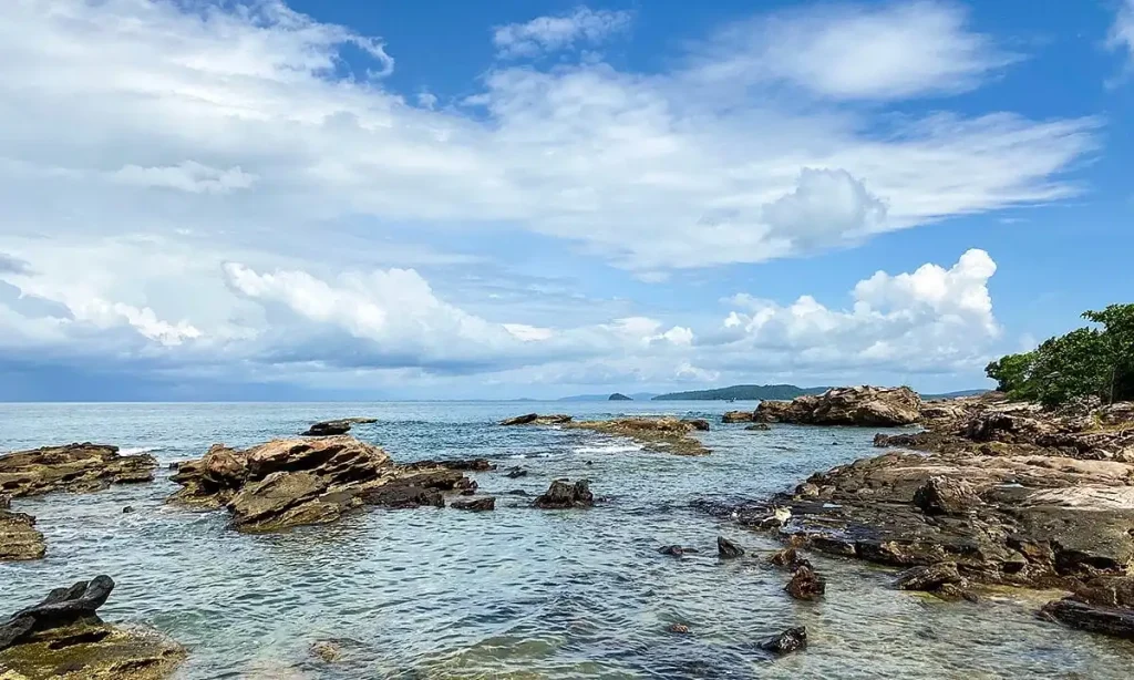Không gian yên tĩnh và hoang sơ của Bãi Gành Gió