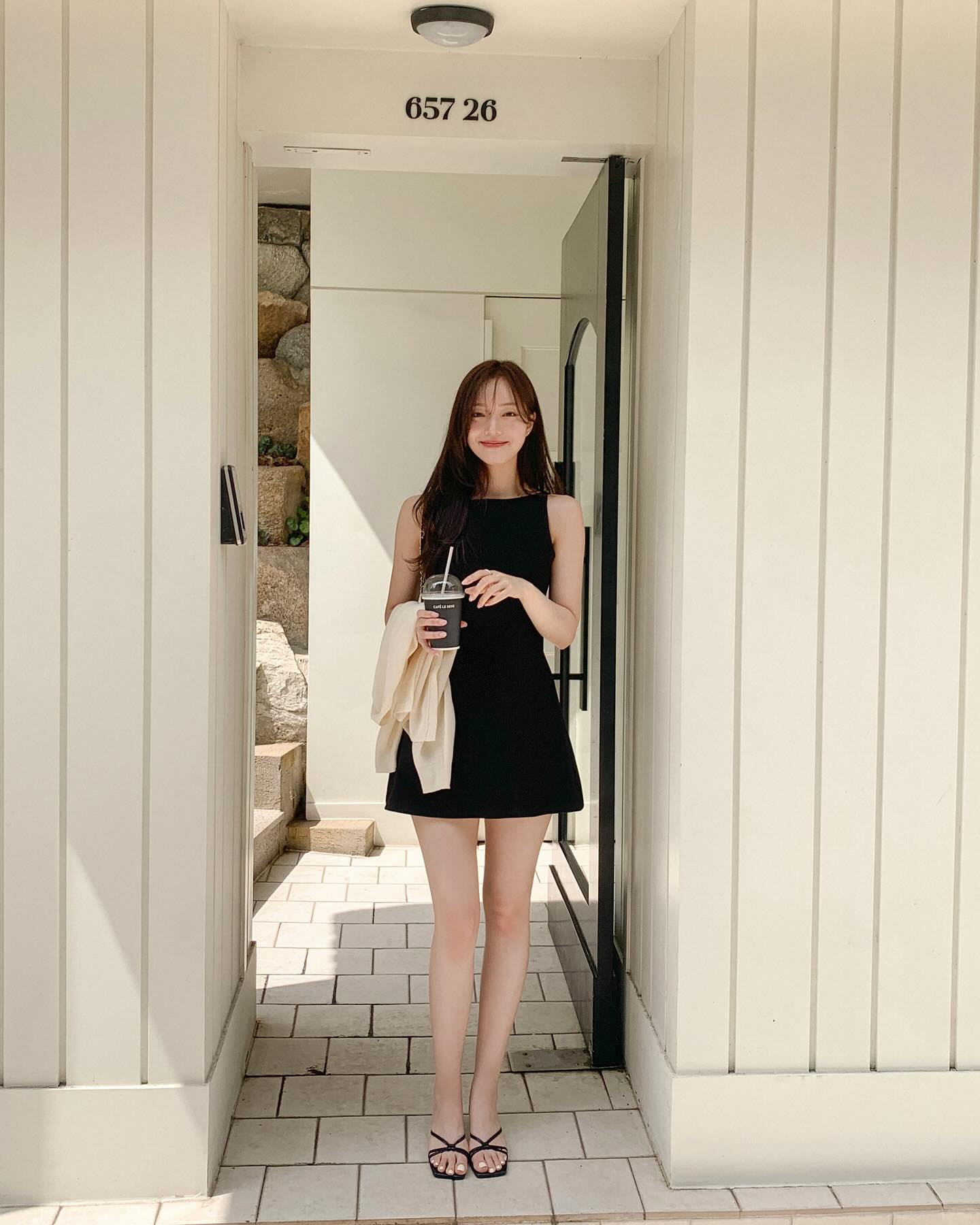 Đầm hoa nhí nền sáng