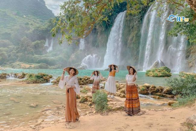 Khu vực dựng lều dã ngoại hòa mình vào cảnh quan sinh thái ven bờ sông