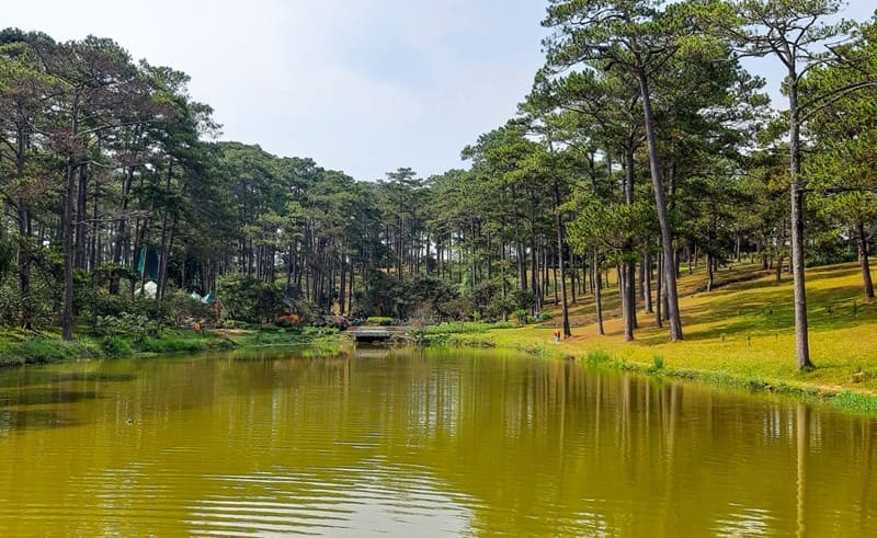Hồ Than Thở tại Đà Lạt là lựa chọn checkin hàng đầu khi các du khách đến đây