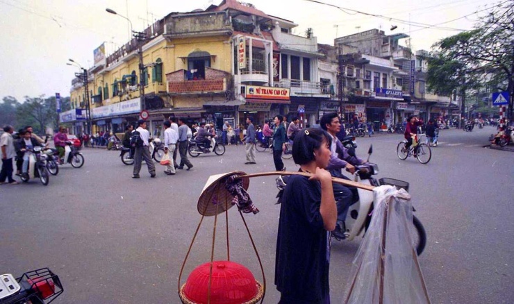 Góc phố Hà Nội cuối thập niên 1990