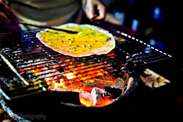 Bánh tráng nướng Đà Lạt thơm lừng bên than hồng