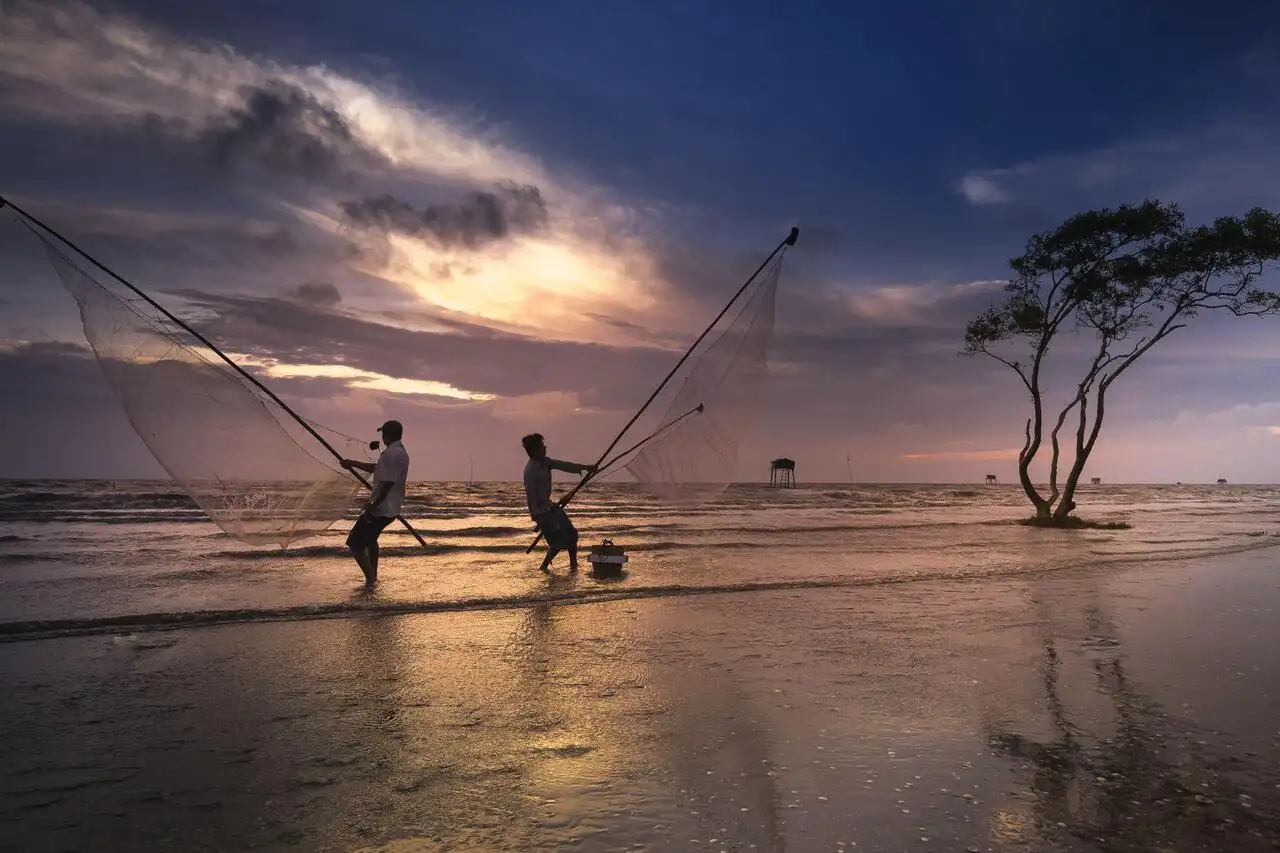 Biển Tân Thành cuốn hút với bãi cát đen mịn và hoàng hôn lãng mạn
