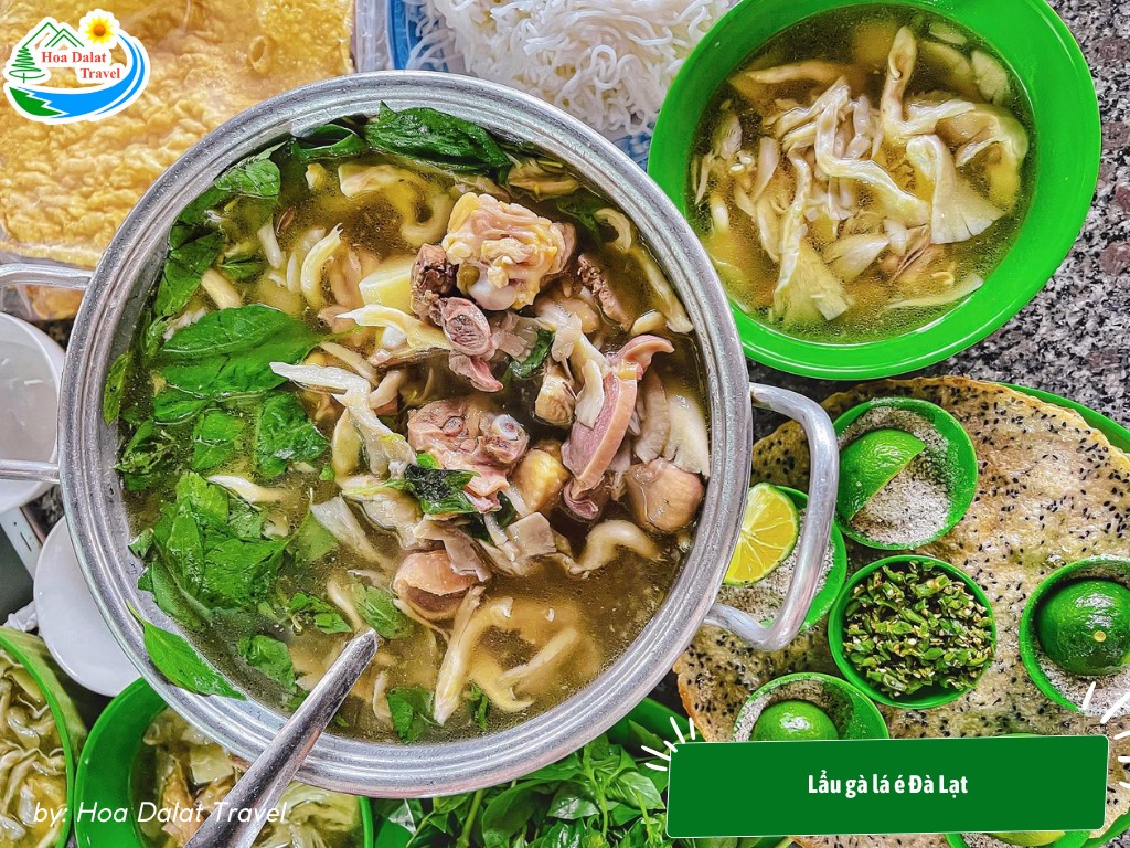 Lẩu gà lá é Đà Lạt với hương vị the mát đặc trưng