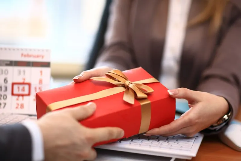 Tặng quà cho người nước ngoài