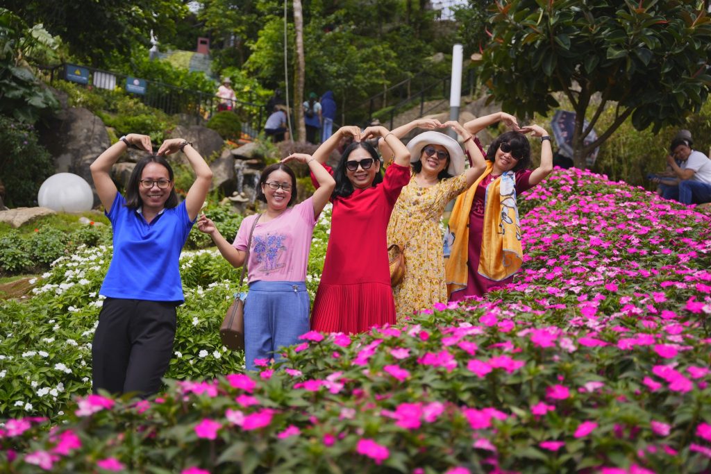 Check-in ở vườn hoa