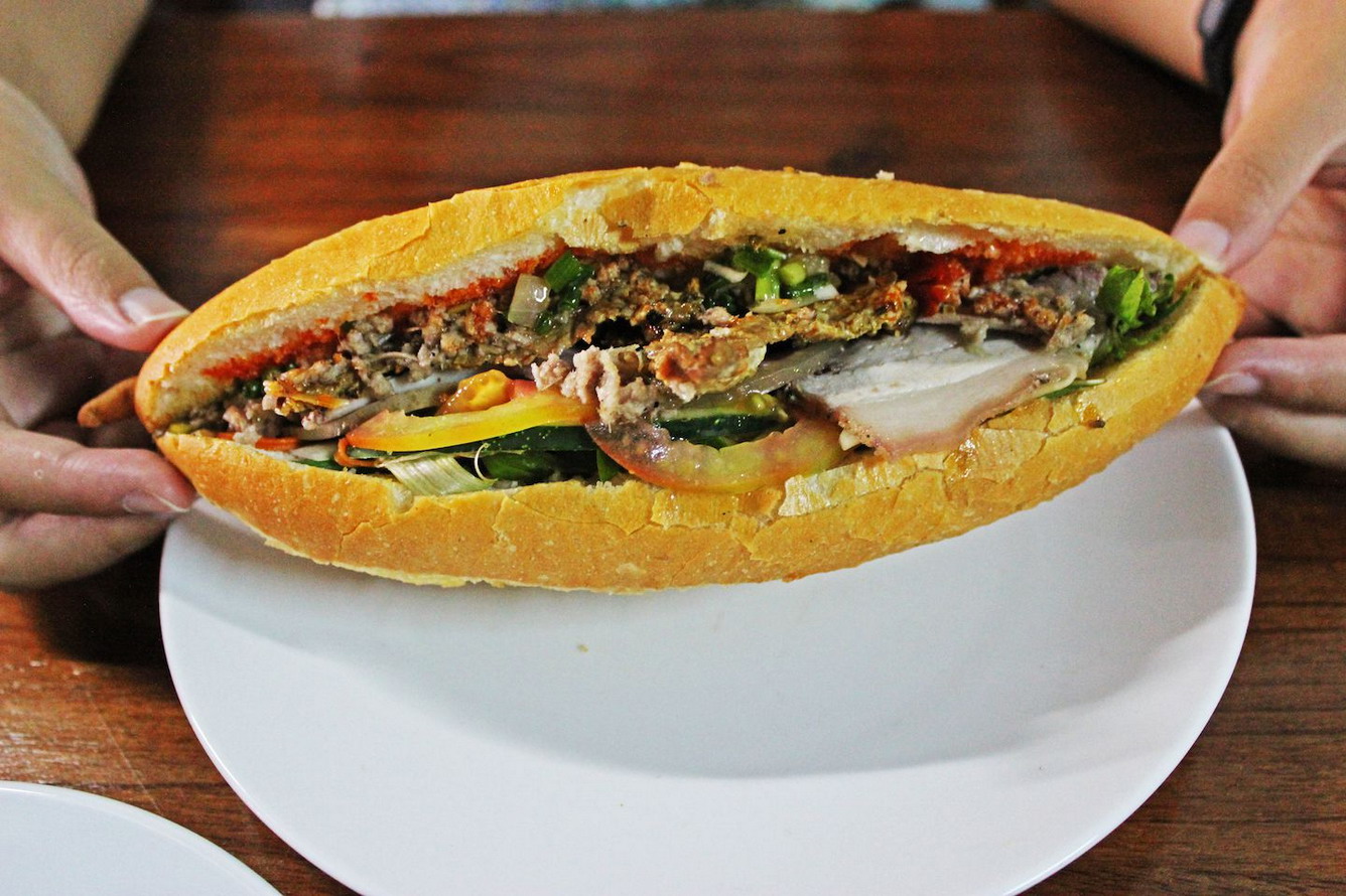 Cơm gà và bánh mì Hội An