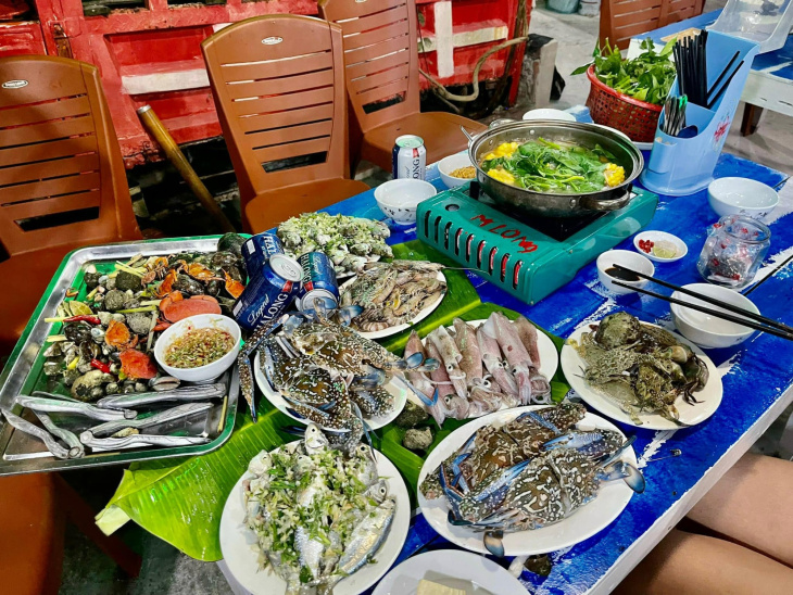 Món hải sản tươi tại đảo Minh Châu