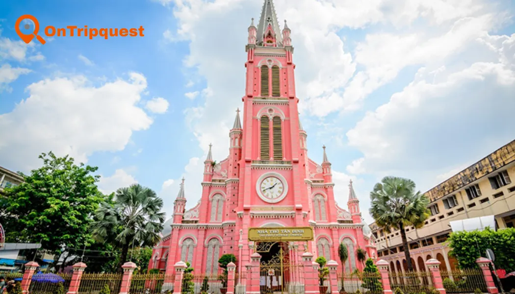 Nhà thờ Tân Định màu hồng