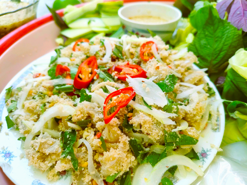Món gỏi được làm từ cá mai tươi sống