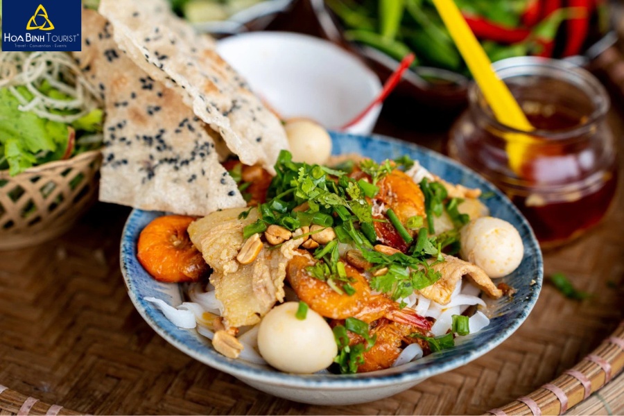 Mì Quảng Hội An đậm đà, thanh ngọt, món quen mà khó quên