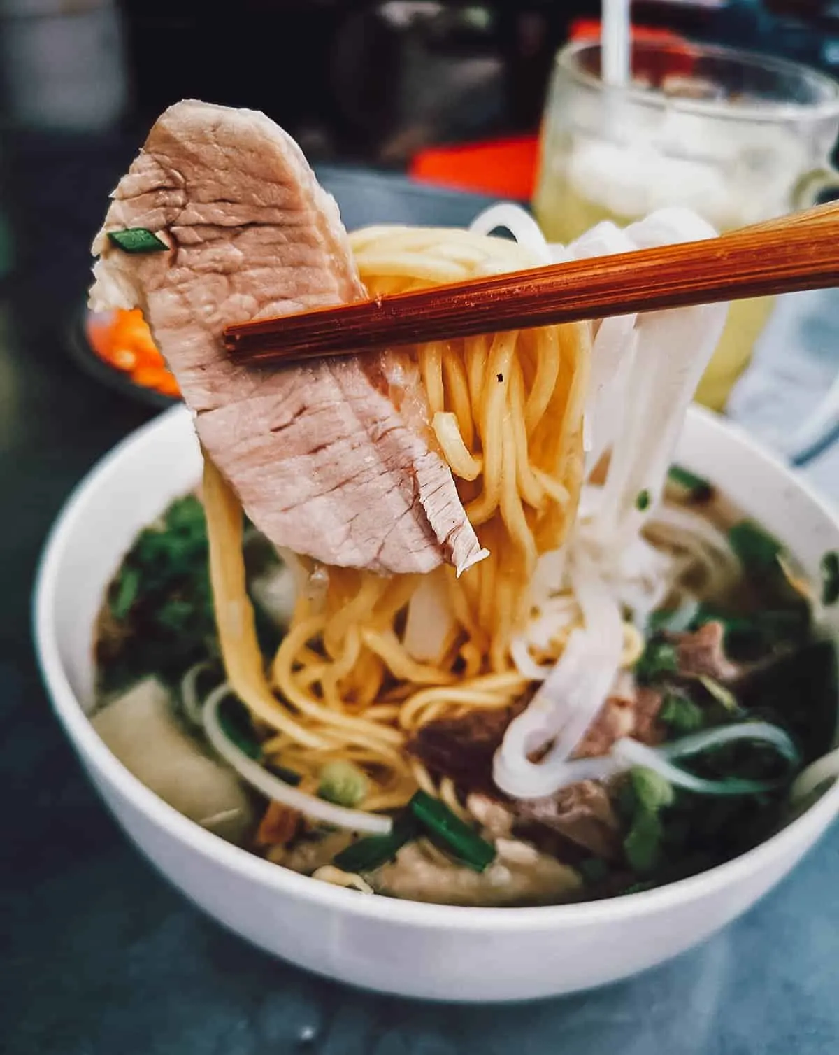 Tô hủ tiếu Sa Đéc thanh ngọt với tôm tươi và gan heo
