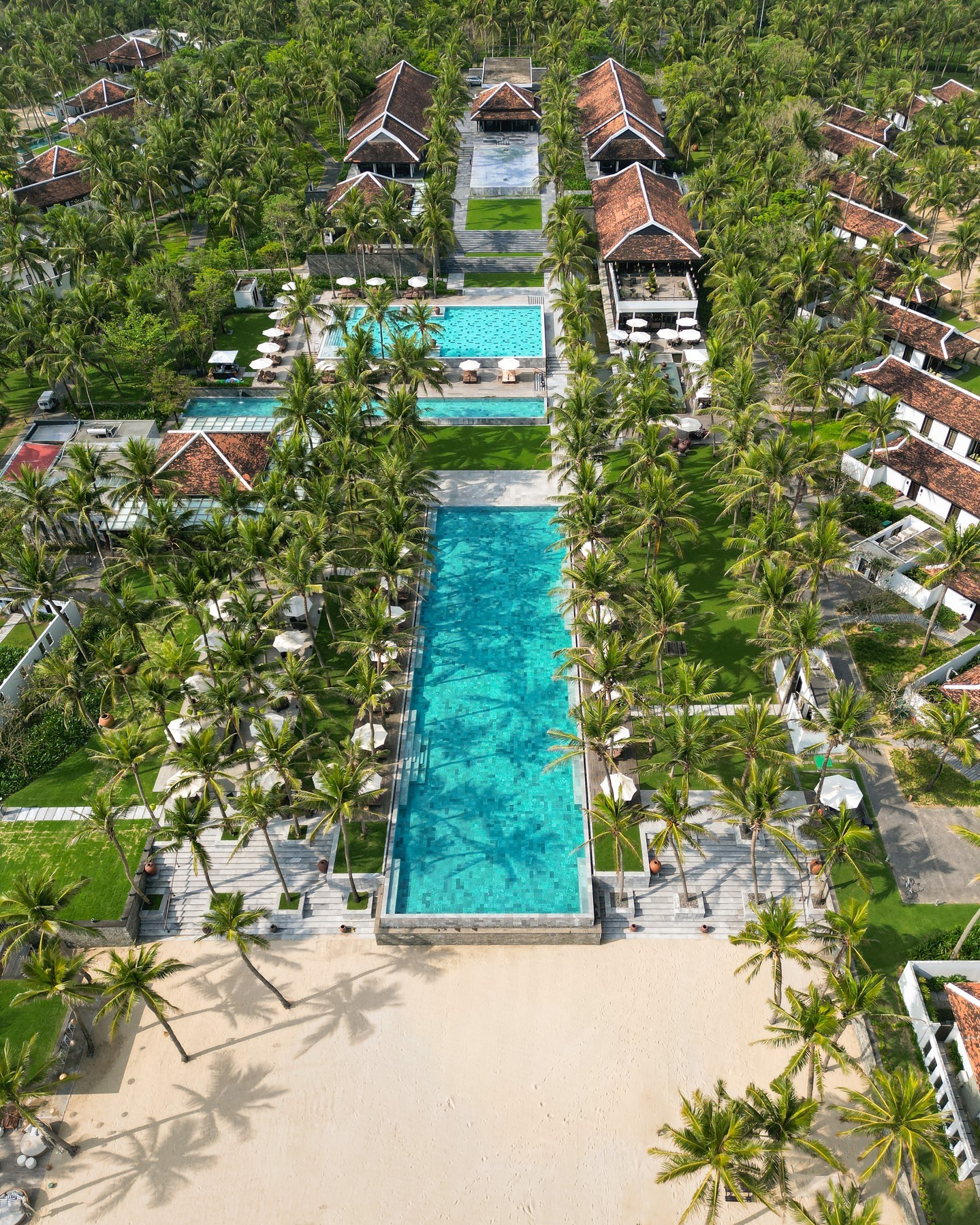 Biệt thự hướng biển với lối kiến trúc tối giản tinh tế tại The Nam Hai