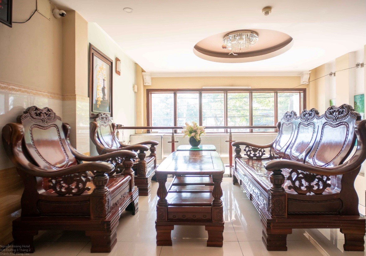 Phòng ngủ đôi sạch sẽ tại khách sạn Nguyễn Hoàng