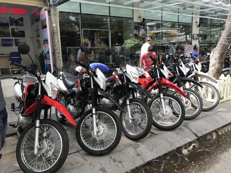 Xe máy trên đường Sơn Trà