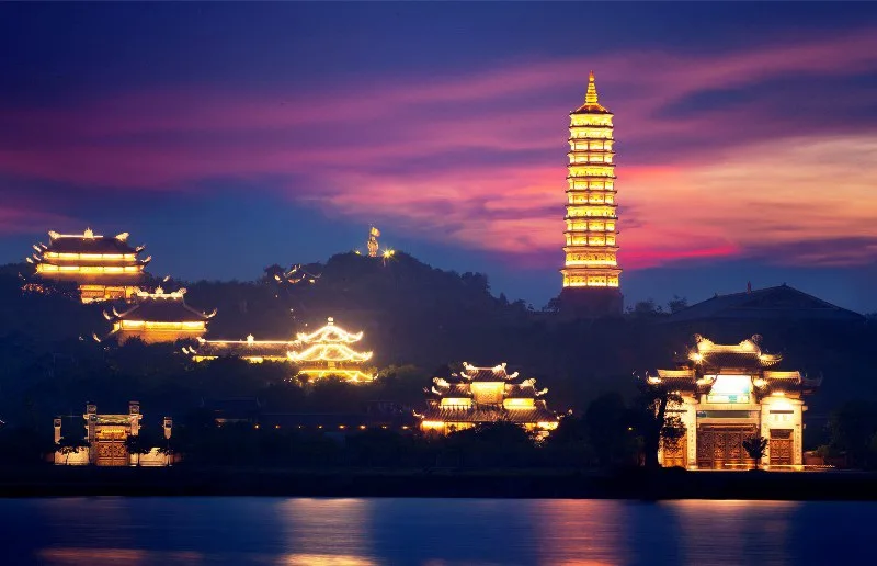 Chùa Bái Đính về đêm trong không gian du lịch tâm linh