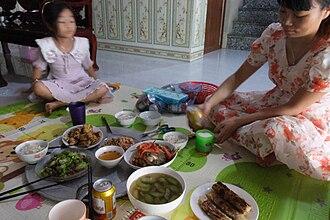 Món ăn miền Trung với màu sắc đậm và khẩu phần gọn
