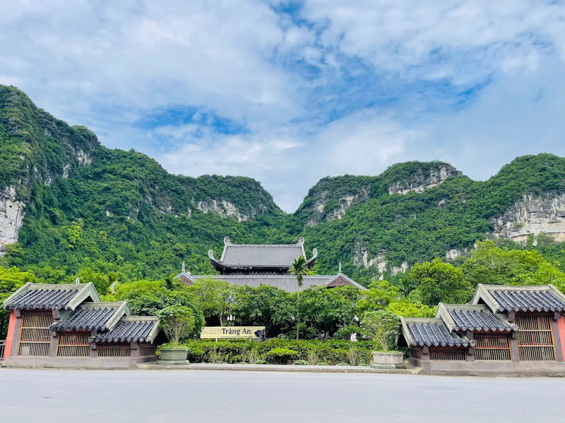 Tràng An xanh mát mùa nước