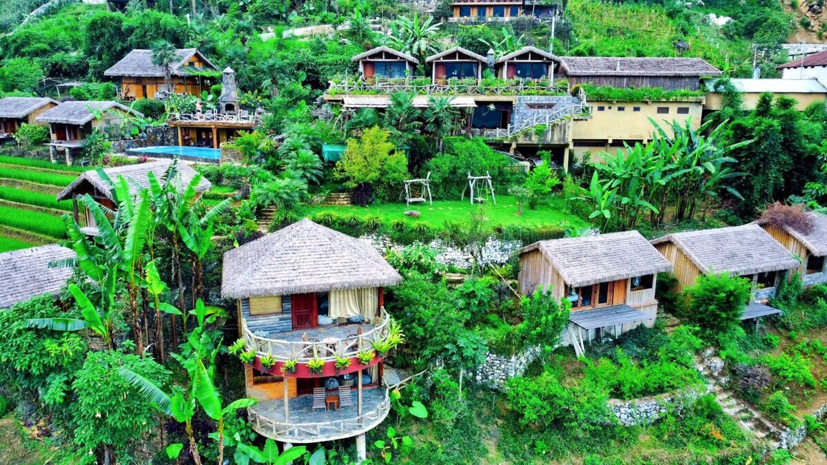 Eco Palms House nhìn xuống thung lũng Mường Hoa