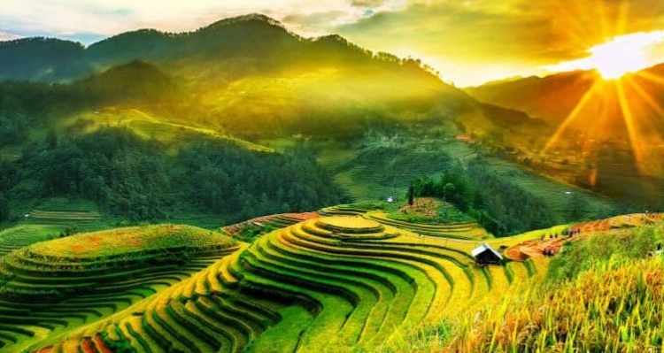 Sapa với núi cao, ruộng bậc thang và khí hậu đặc trưng vùng cao