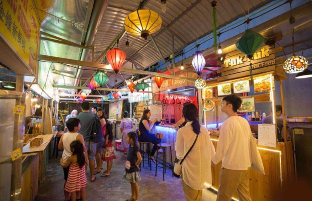 Không gian chợ đêm An Thượng đông khách du lịch
