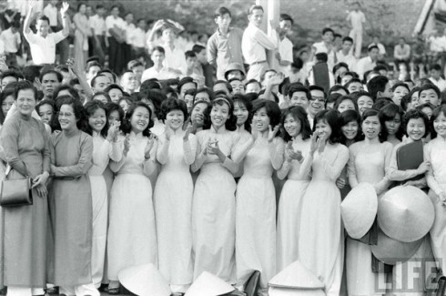 Trang phục giản dị thời kỳ bao cấp phản ánh nếp sống tối giản của người dân