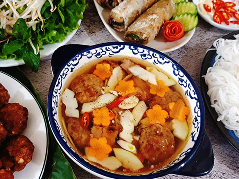 Bún chả nem Hà Nội với hương vị đậm đà