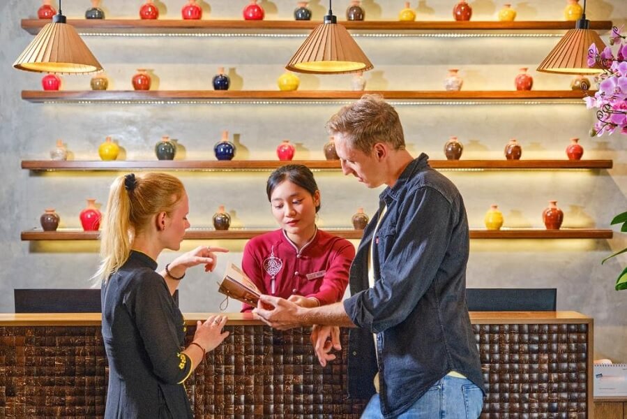 Thiết kế nội thất mở đón ánh sáng tự nhiên tại buồng phòng