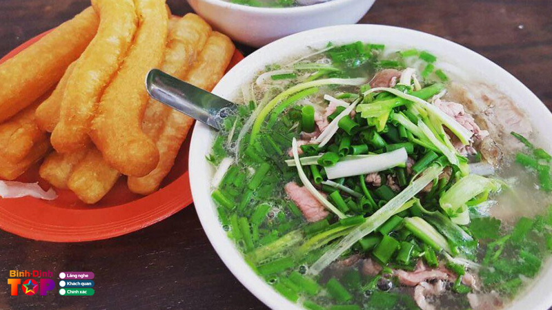 Phở bò Hà Nội với nước dùng đậm vị