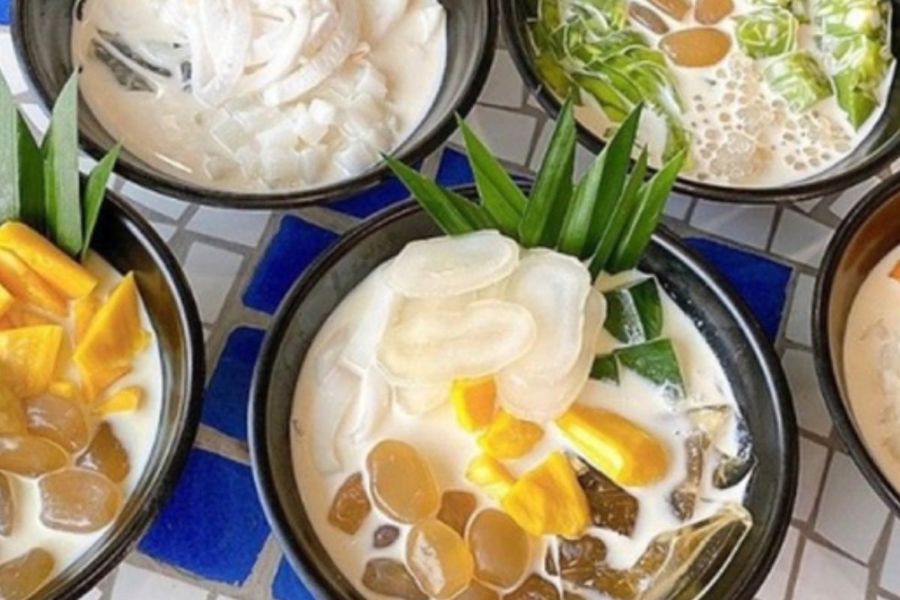 Ly chè đậu nhiều màu sắc ăn kèm đá bào mát lạnh