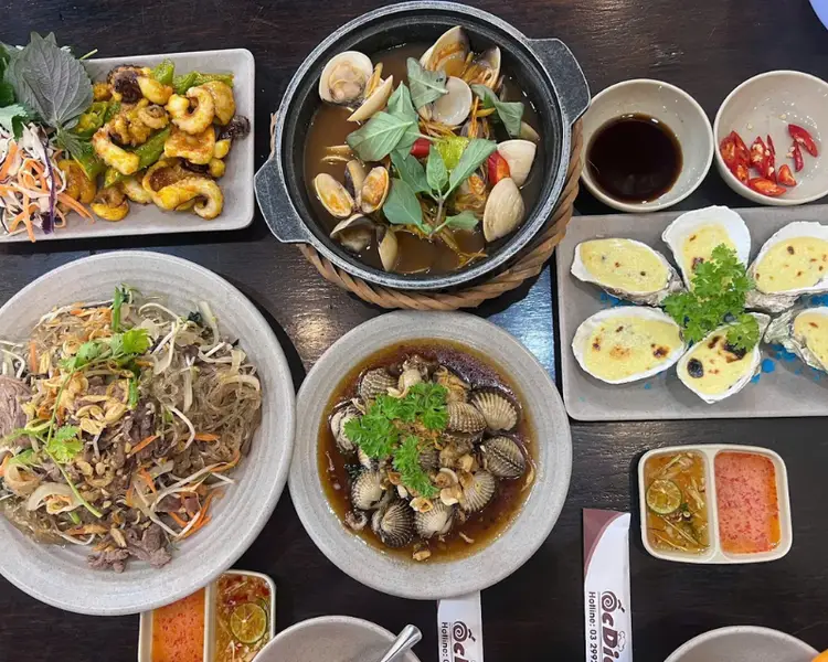 Các món ốc Vũng Tàu là một trong những món ngon Vũng Tàu thích hợp để lai rai cùng bạn bè.