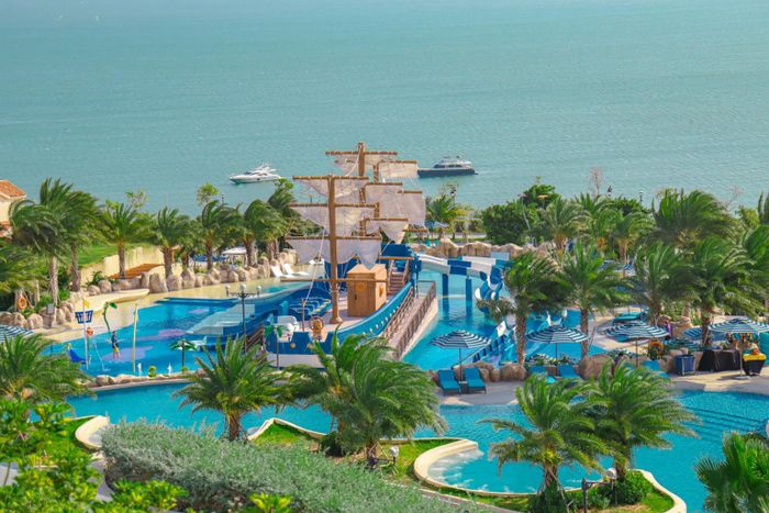 Bãi biển Phan Thiết với resort ven bờ