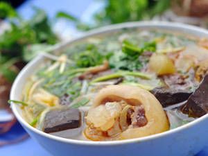 Bún bò Huế Quang Trung