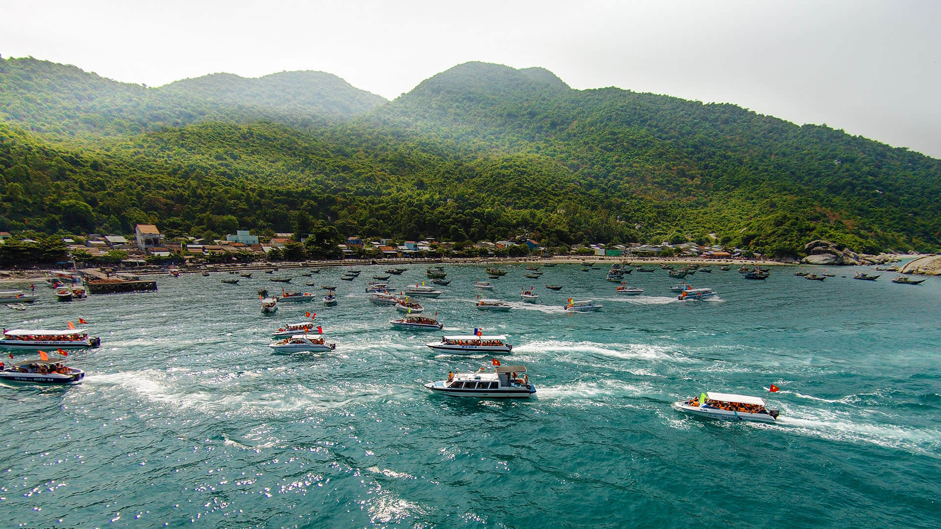 Đường ra đảo Cù Lao Chàm bằng cano