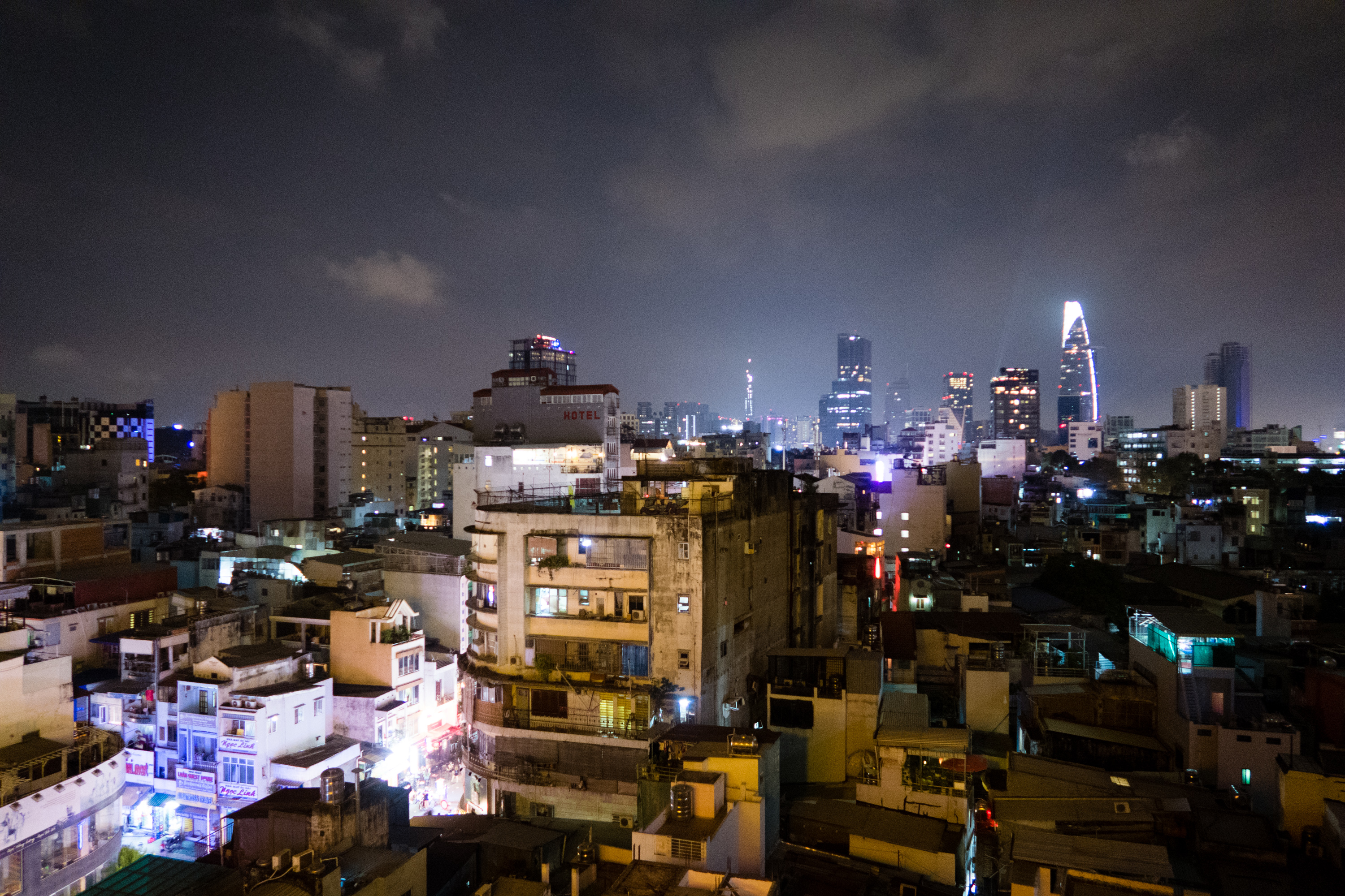 Phố đi bộ Bùi Viện về đêm